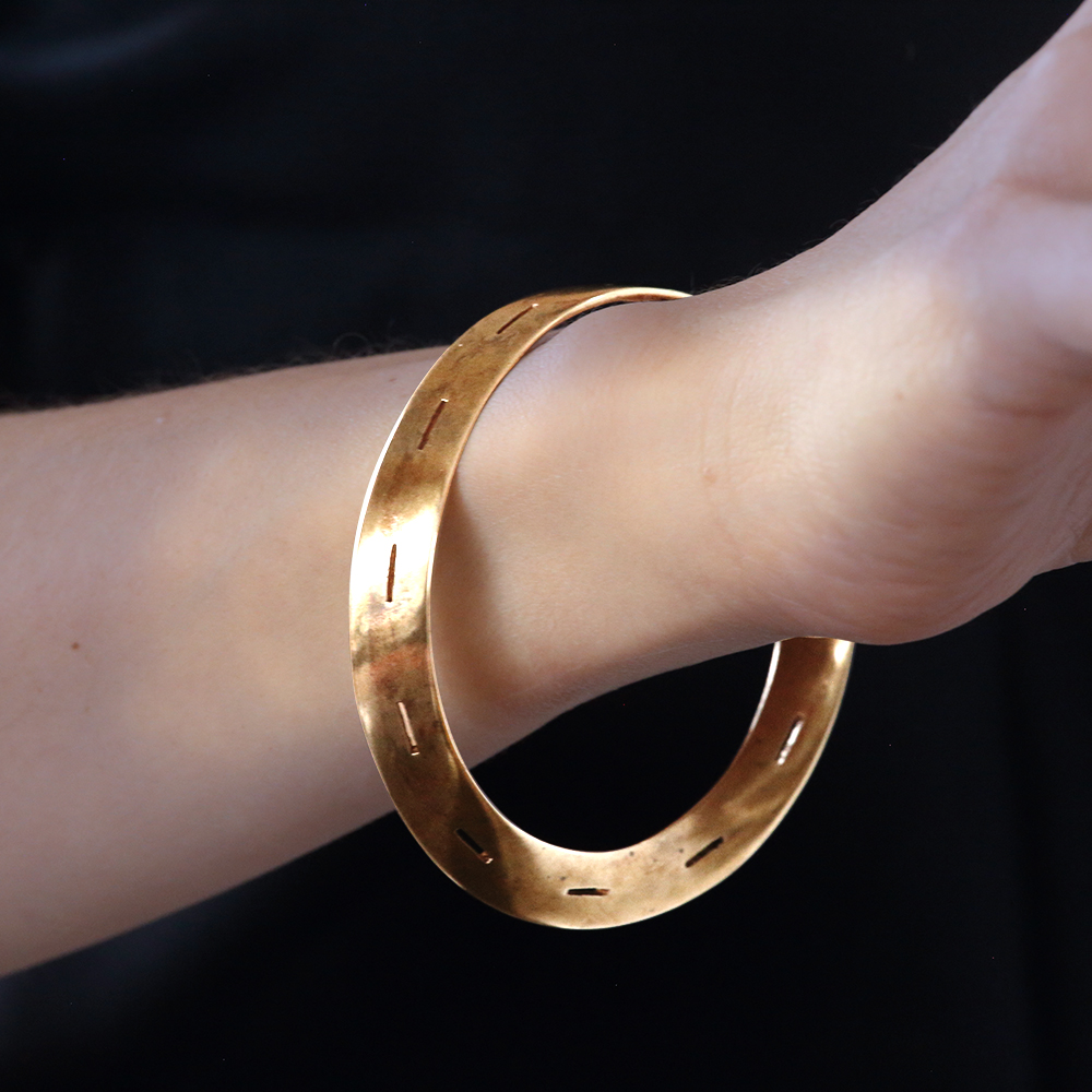 the Spin bangle bronze - Image 2